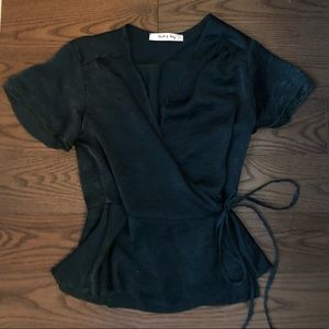 🦋3/$40 Forest green wrap top